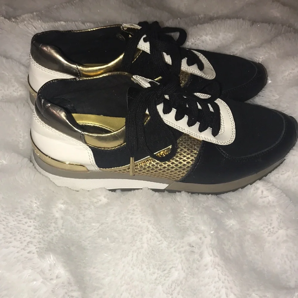 Michael Kors gold blk sneaker size 8-preowned